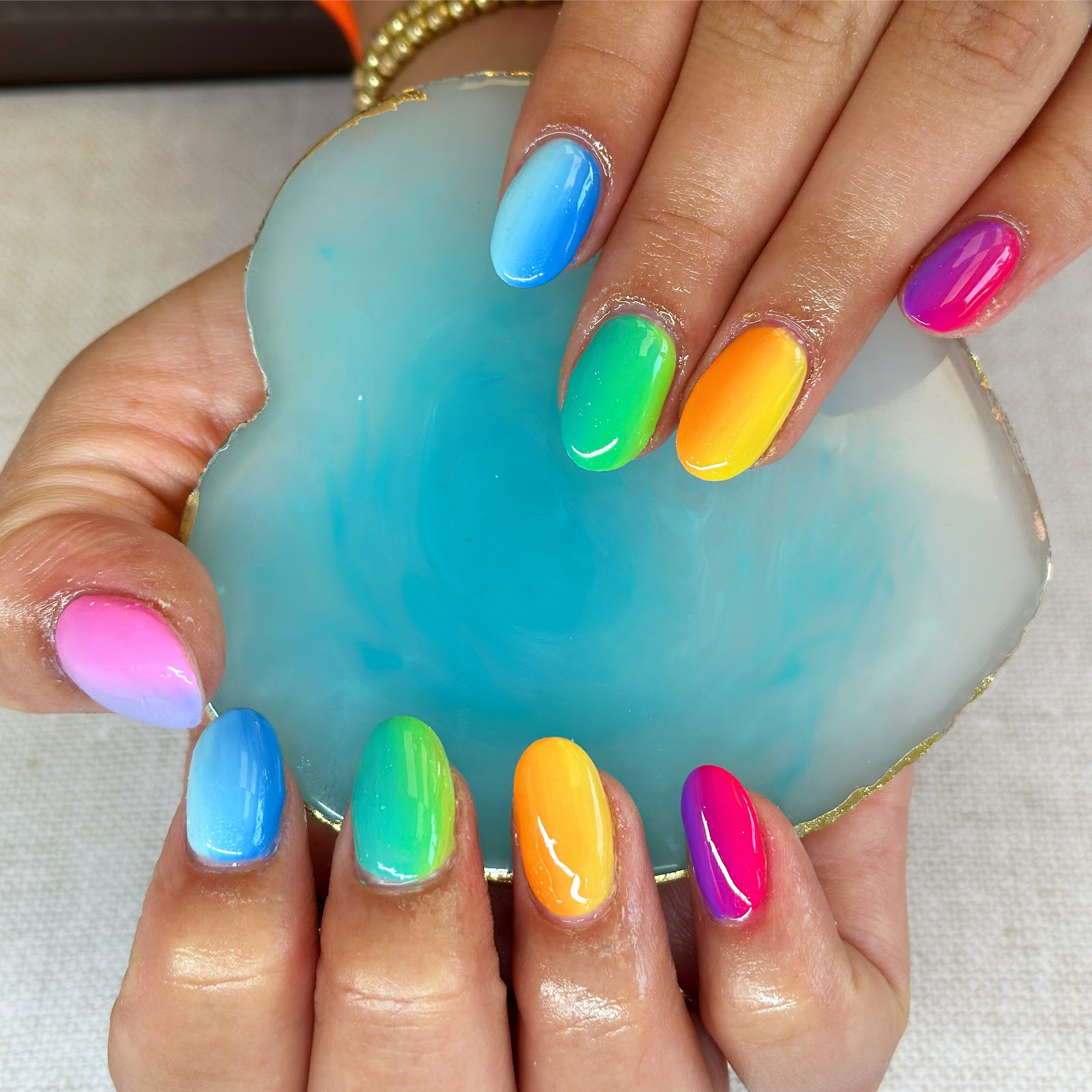 ALLURA NAILS LOUNGE logo