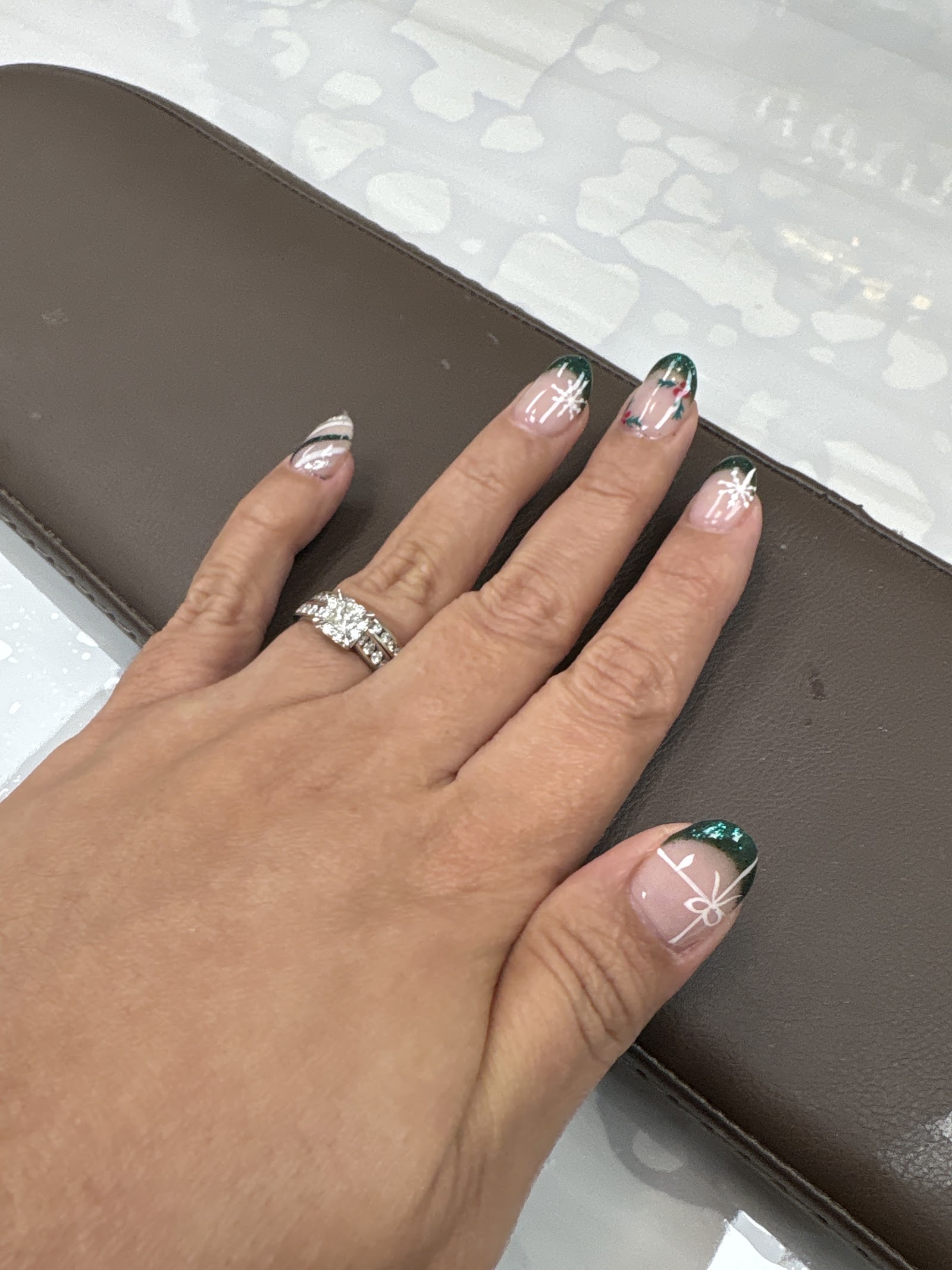 ALLURA NAILS LOUNGE nail photo 3